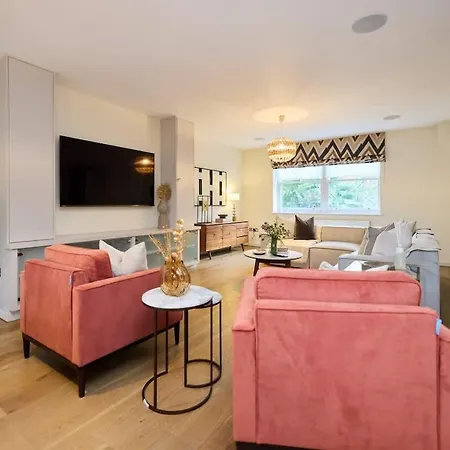 The South Hampstead Hideaway - Stylish 6Bdr Home
